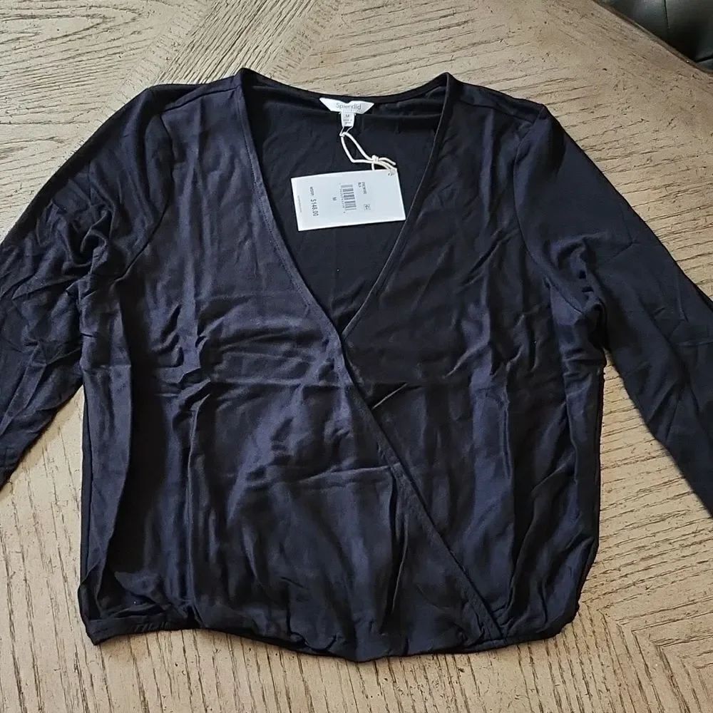 Black Long sleeve v neck top size M Splendid NWT